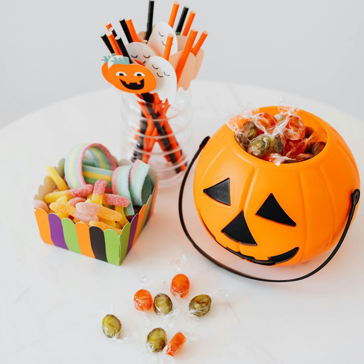 Wepetyo 24 Pcs Mini Halloween Buckets,Plastic Pumpkin Buckets Witch/White Ghost/Pumpkin Shape-Candy Holder Pot with Handle for Halloween Party Supplies