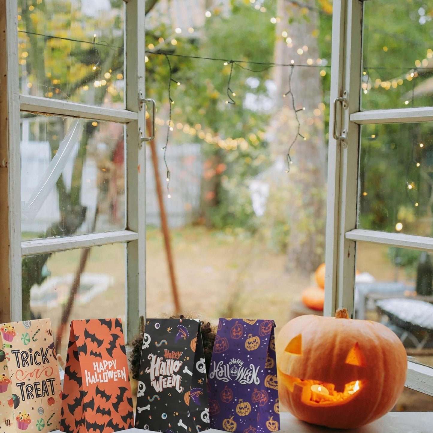Whiosyrt 24 Pcs Halloween Treat Bags(With 24 Pcs Sealing Stickers) Paper Candy Bag Party Favors, Trick or Treat Goody Gift Treat Bags, Bulk Candy Bag for Party Supplies
