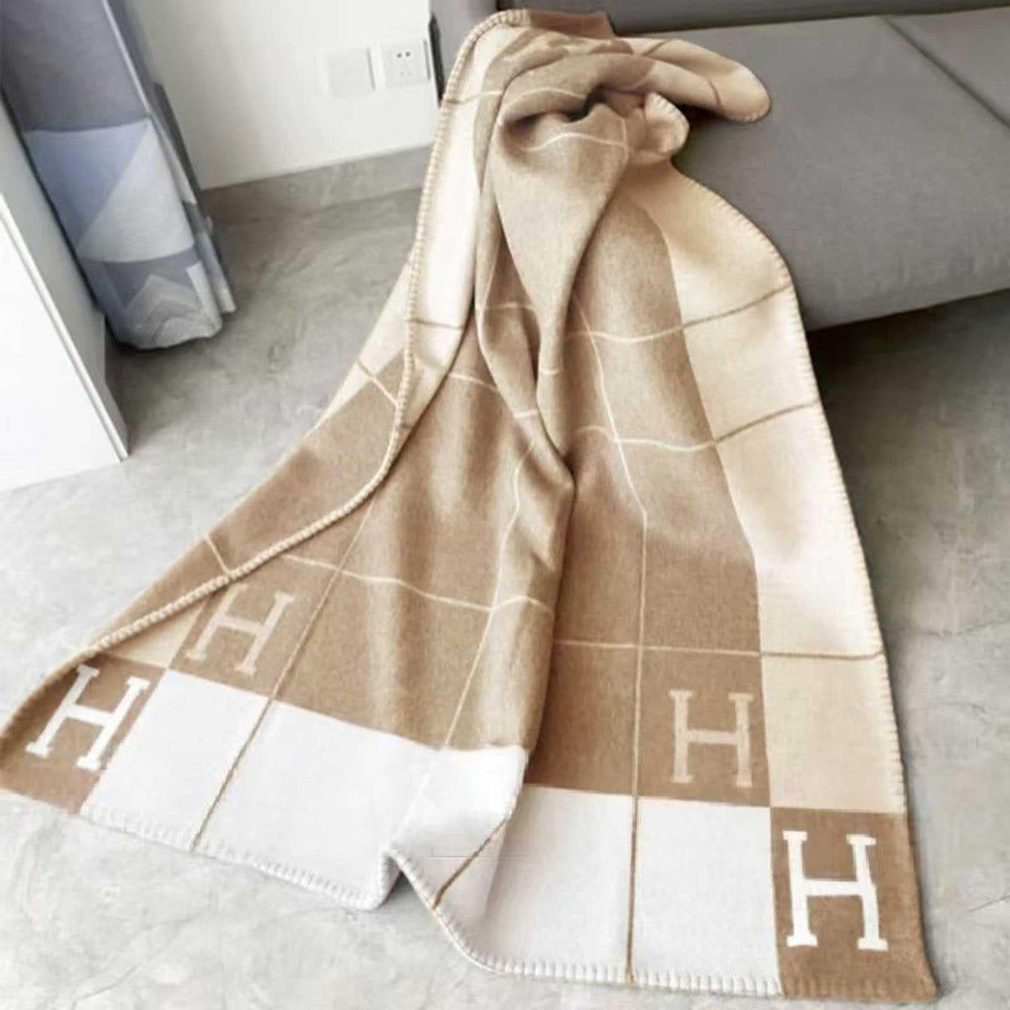 XHSUEN H Blanket Soft Throw Blanket Warm and Cozy Throw Blanket Portable Plaid Fleece Throw Blanket Perfect for Home Decoration Leisure and Daily Use