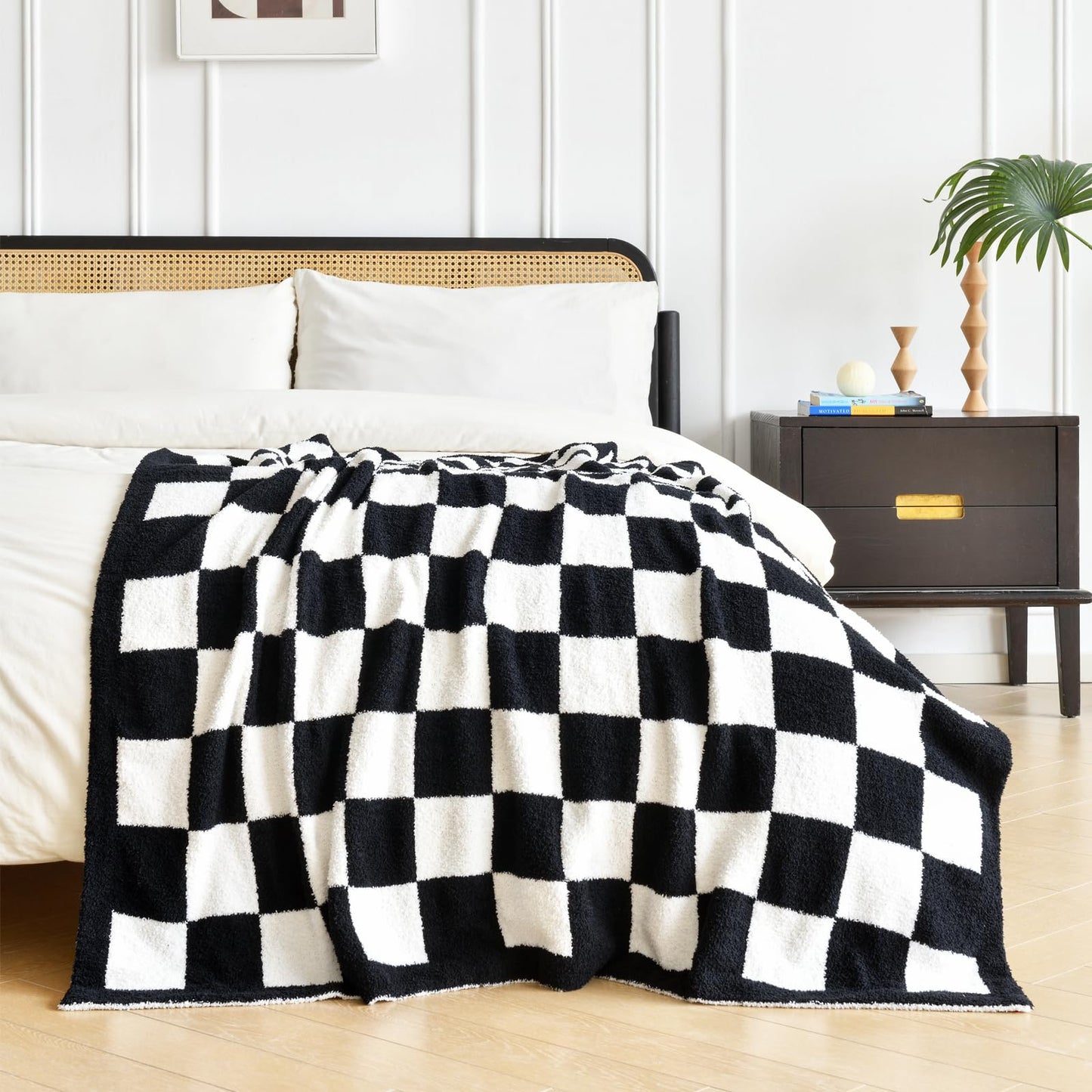 Xiashrk Checkered Throw Blanket for Couch, Checkerboard Blankets for Sofa Bed, Cozy Checkered Decorative Travel Blanket for Living Room Camping (Black, Twin 60"x80")