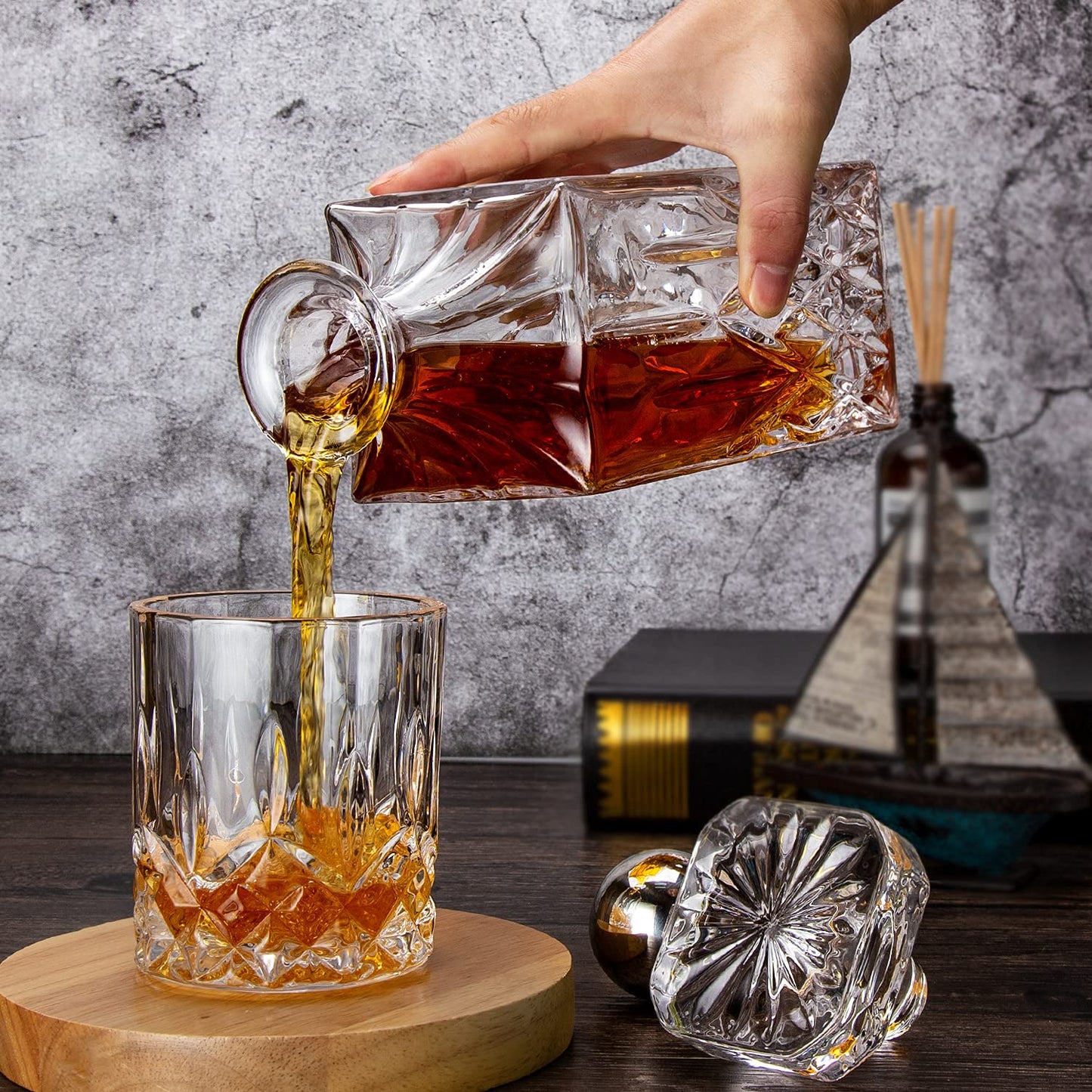 Whiskey Decanter With Glass Stopper ,25 oz Liquor Decanter For Alcohol , Wine , Scotch , Brandy or Bourbon Decanter , Lead-Free Crystal Decanter