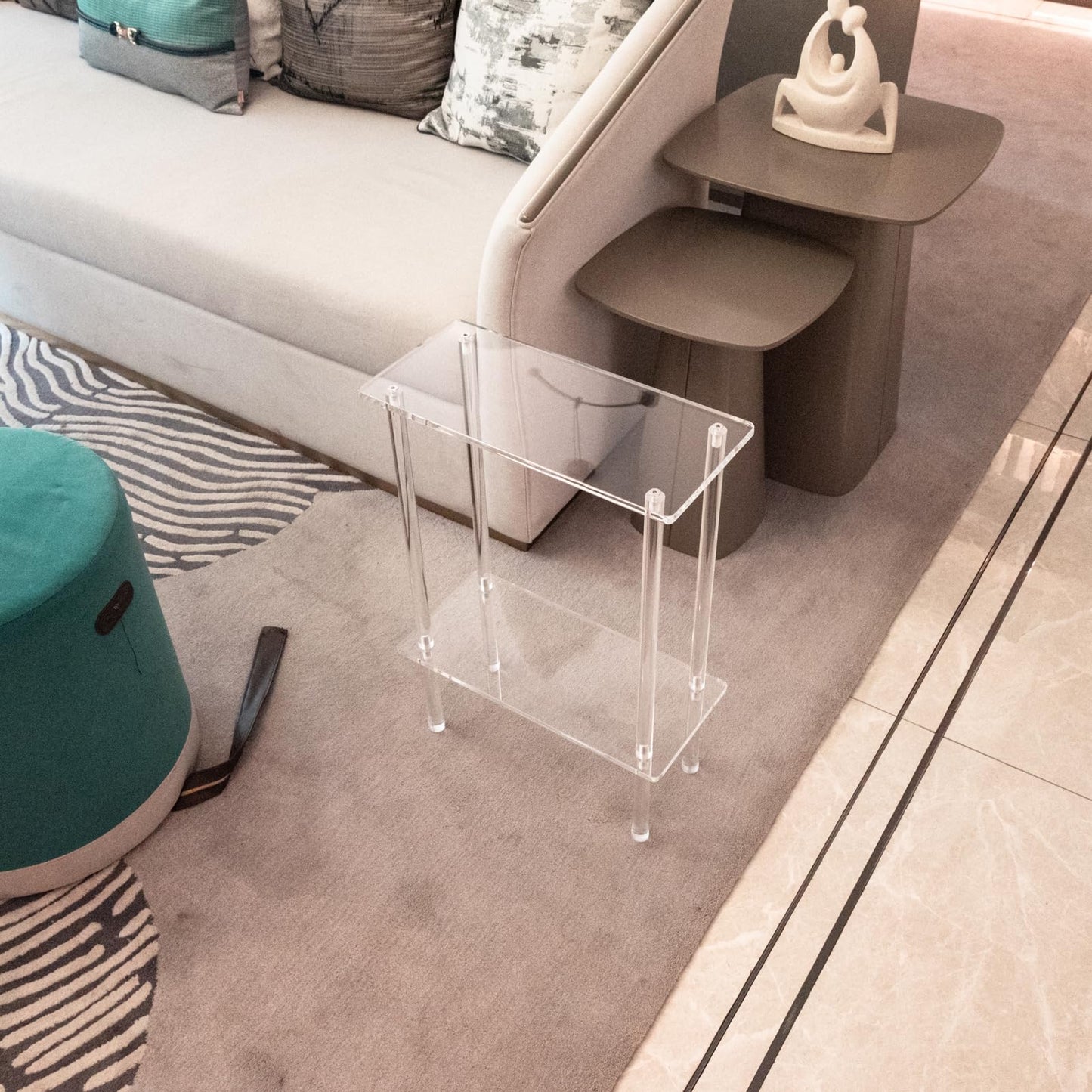 XOHYW Clear Acrylic Side Sofa Table, Small Narrow End Table, Coffee Table for Bedroom, Living Room, Bathroom, Easy Assembly, 15.7'' L x 7'' W x 22.3'' H