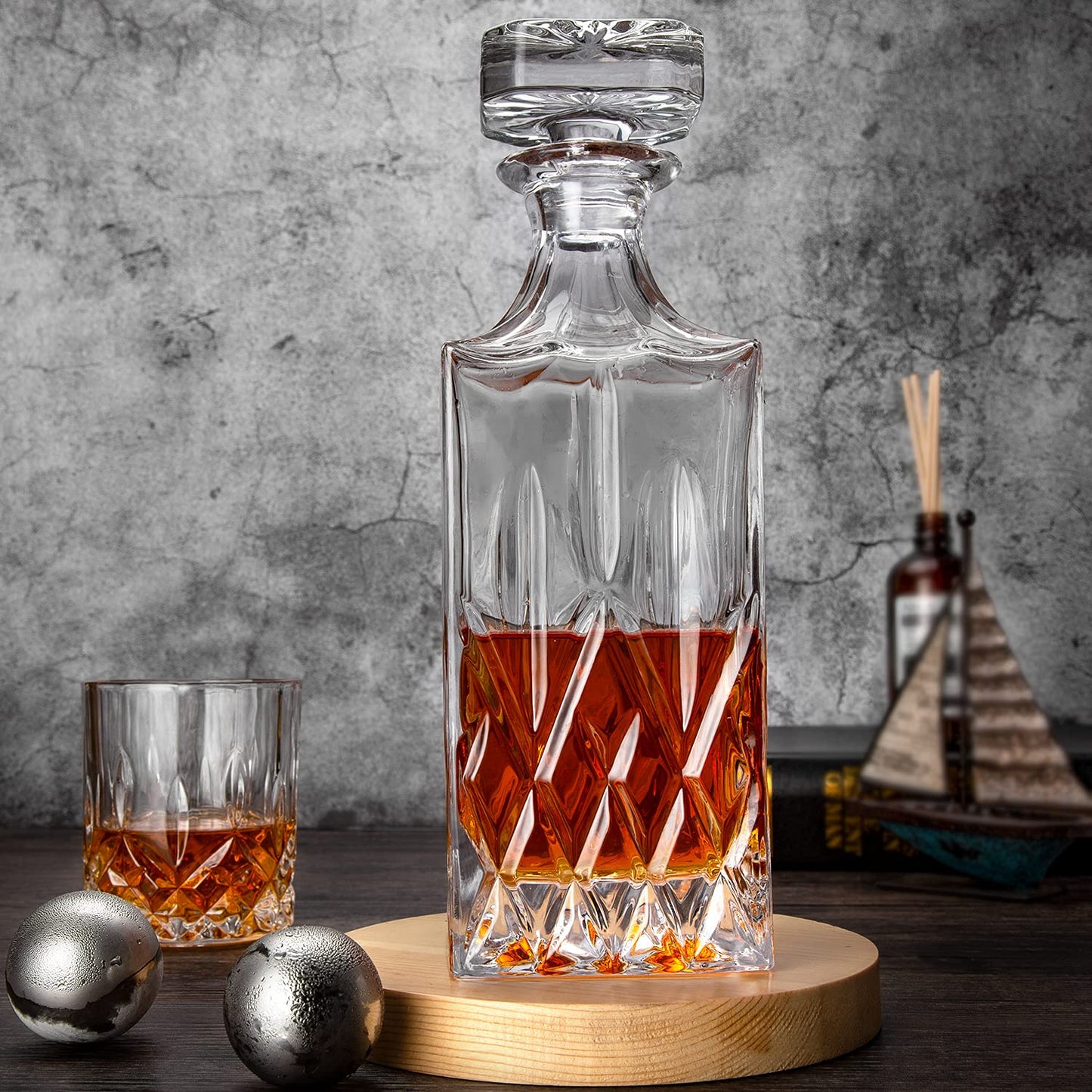 Whiskey Decanter With Glass Stopper ,25 oz Liquor Decanter For Alcohol , Wine , Scotch , Brandy or Bourbon Decanter , Lead-Free Crystal Decanter