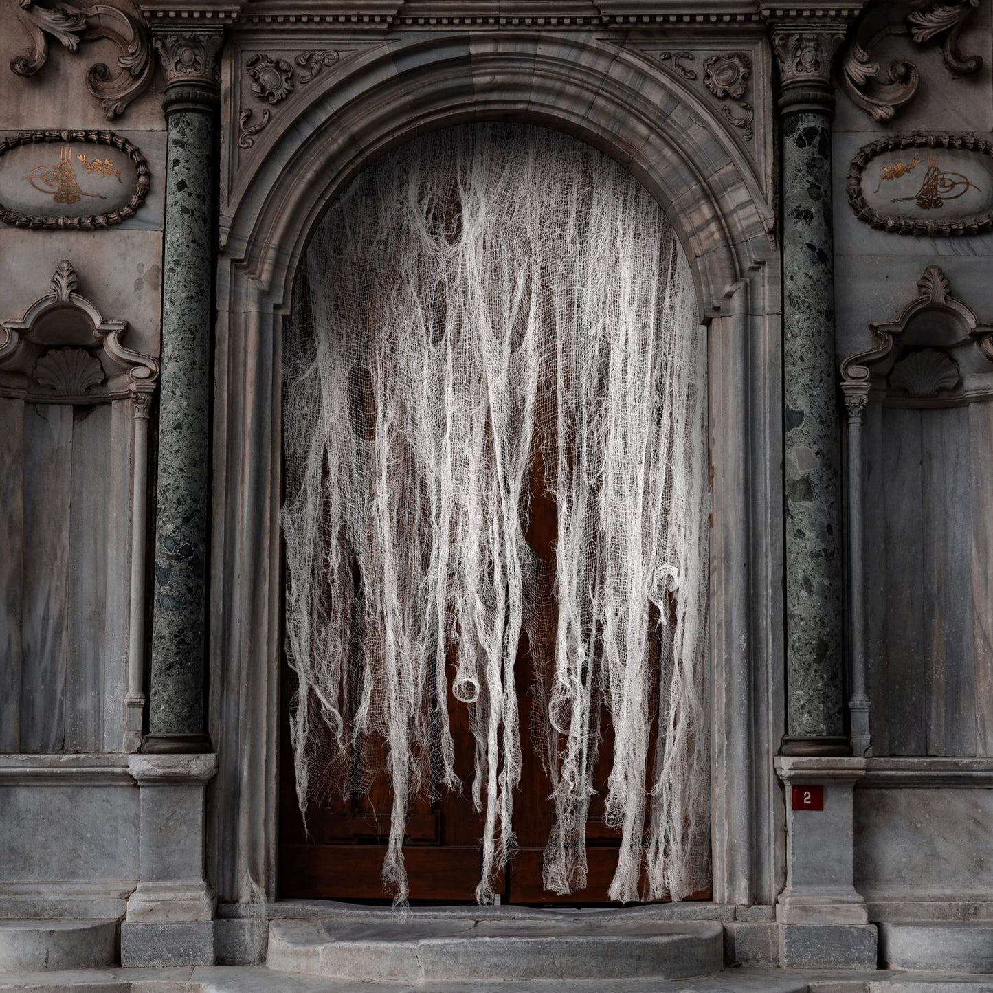 Watayo 500 x 39 Inch Large Size Halloween Spooky Cloth, Halloween White Scary Creepy Cloth, Windows Doorways Cover Gauze for Halloweens Haunted House Party Decor