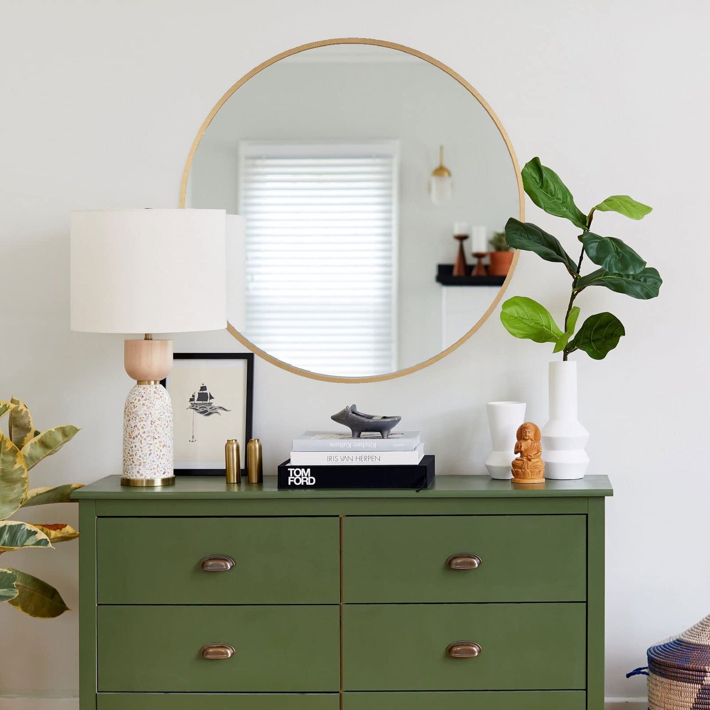48 Inch Round Wall Mirror Gold Metal Framed Mirror Circle Mirror Modern Style HD Vanity Mirror Wall-Mounted Mirror for Entryways, Bathroom or Dorm