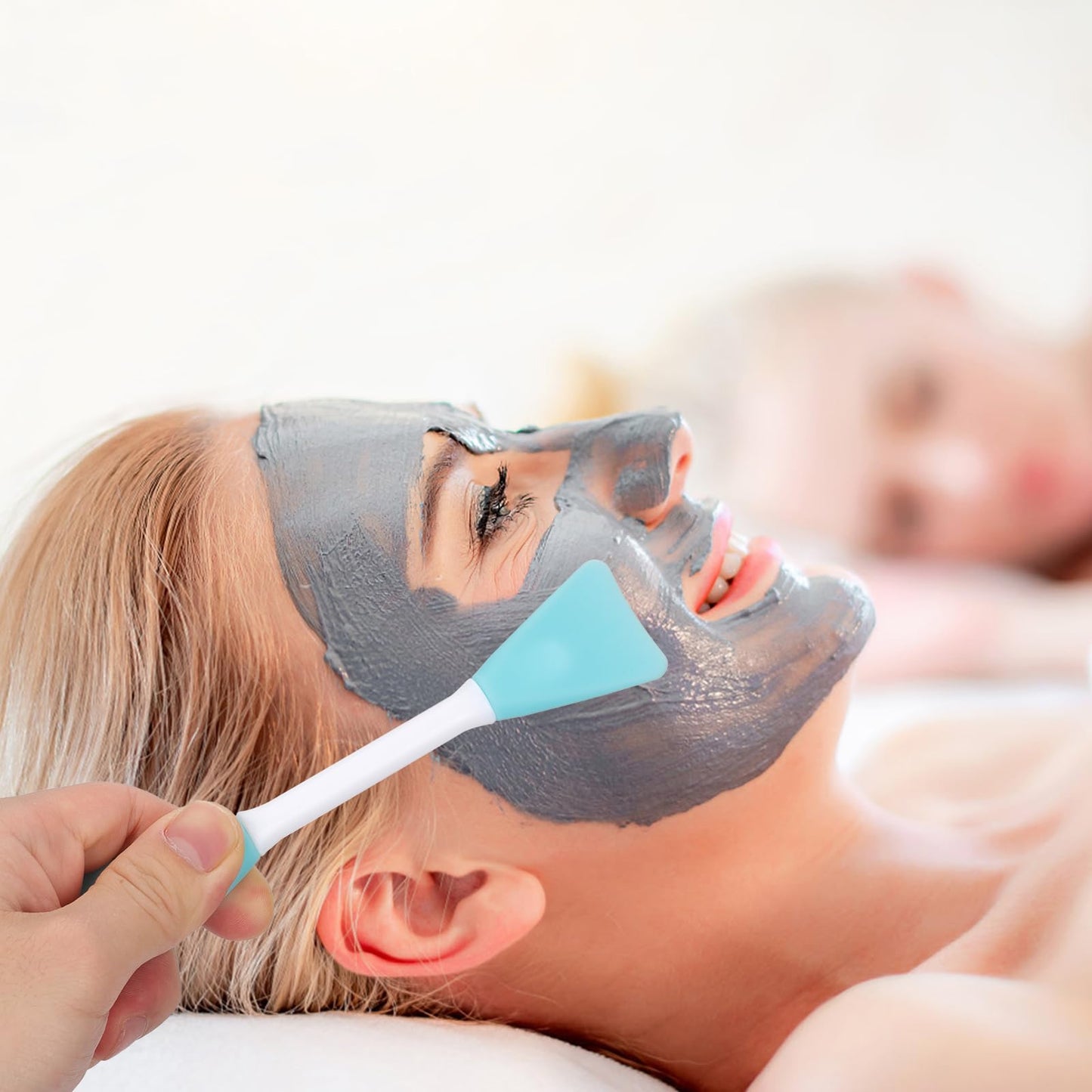 4pcs Silicone Face Mask Applicator, Dual-Head Mask Brushes Facial Mask Brush Applicator Soft Face Mask Spatula Beauty Brush Tool for Applying Mud Mask Lotion Skincare Cream (4 Colors)