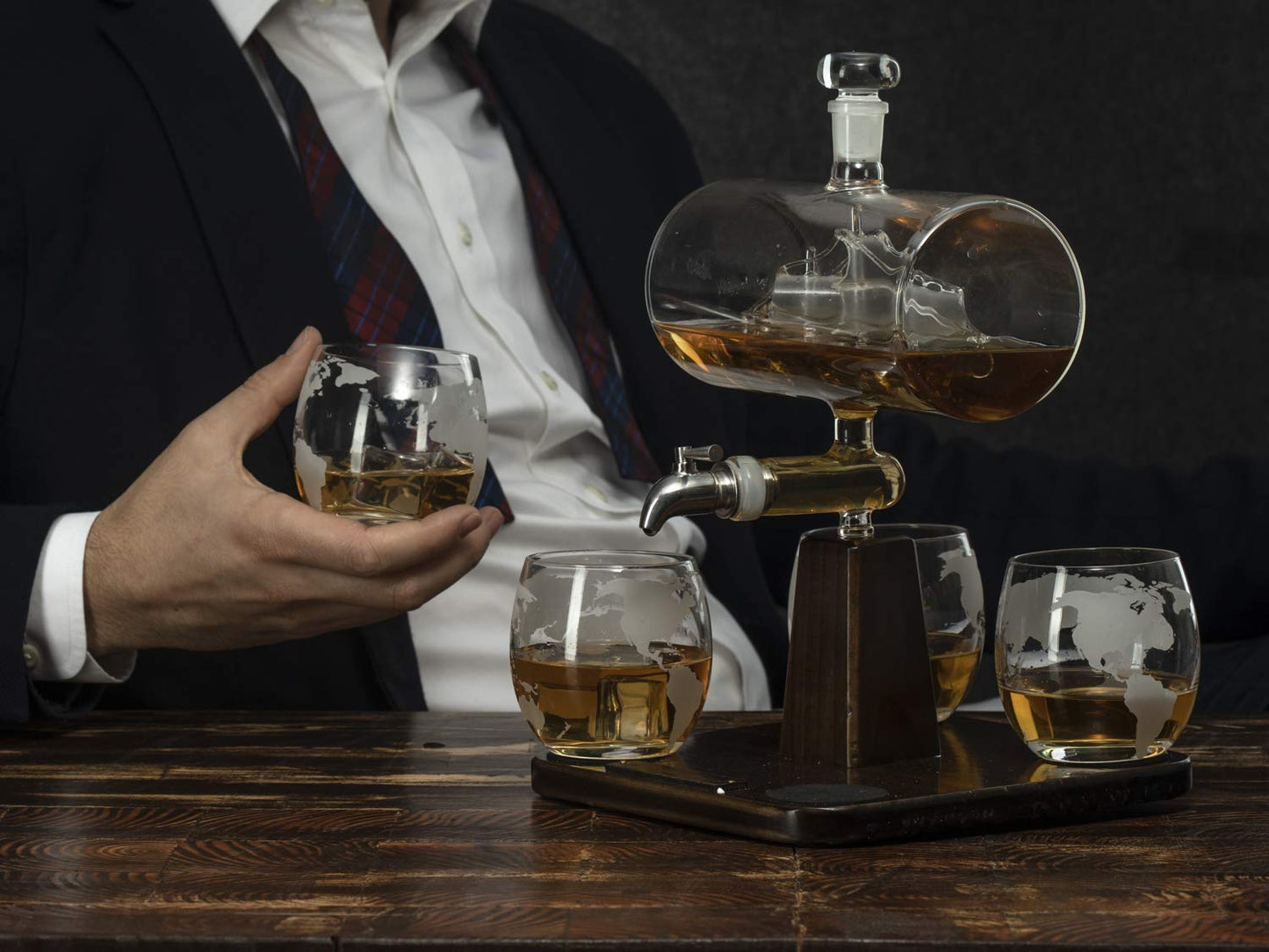 Whiskey Decanter Globe Set with 4 Etched Whiskey Glasses - for Liquor Scotch Bourbon Vodka, Gifts For Men - 1250ml Unique Ship Sails Set for Home Bar, Bourbon, Birthday Gift for Dad