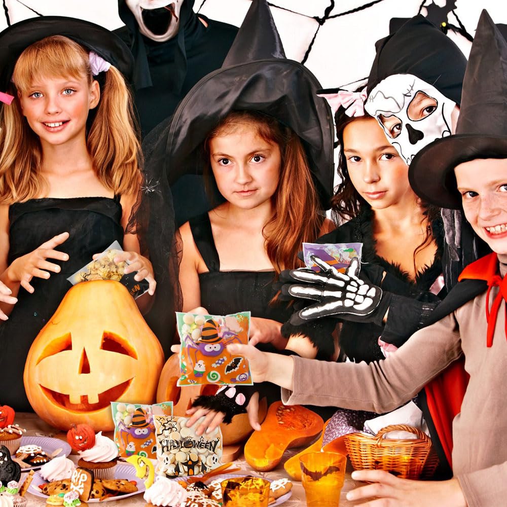 100 PCS Halloween Treat Ziplock bags(4x4 Inch) Self-sealing Candy Cookie Goodie Goody Small Gift Wrap Bags for Halloween Party Favors Supplies Decorations Spider Web Bat Pumpkin Pouches Table Decor