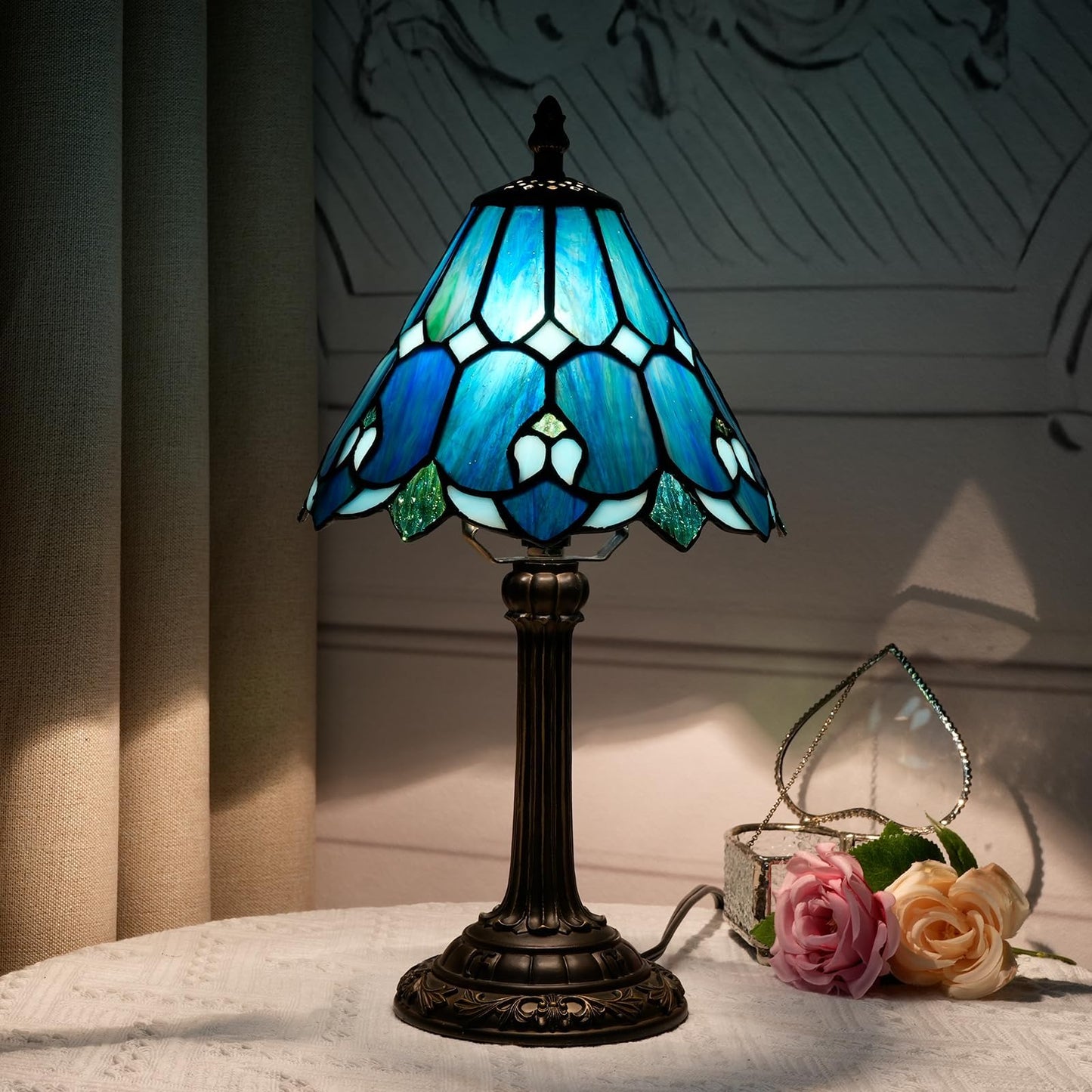 wecrejoni Tiffany Lamp Bedside Table Lamp-Nightstand,Stained Glass Lamp for Bedroom Dorm Living Kitchen, Aesthetic Cute Home Decor Gift (OFU1158)