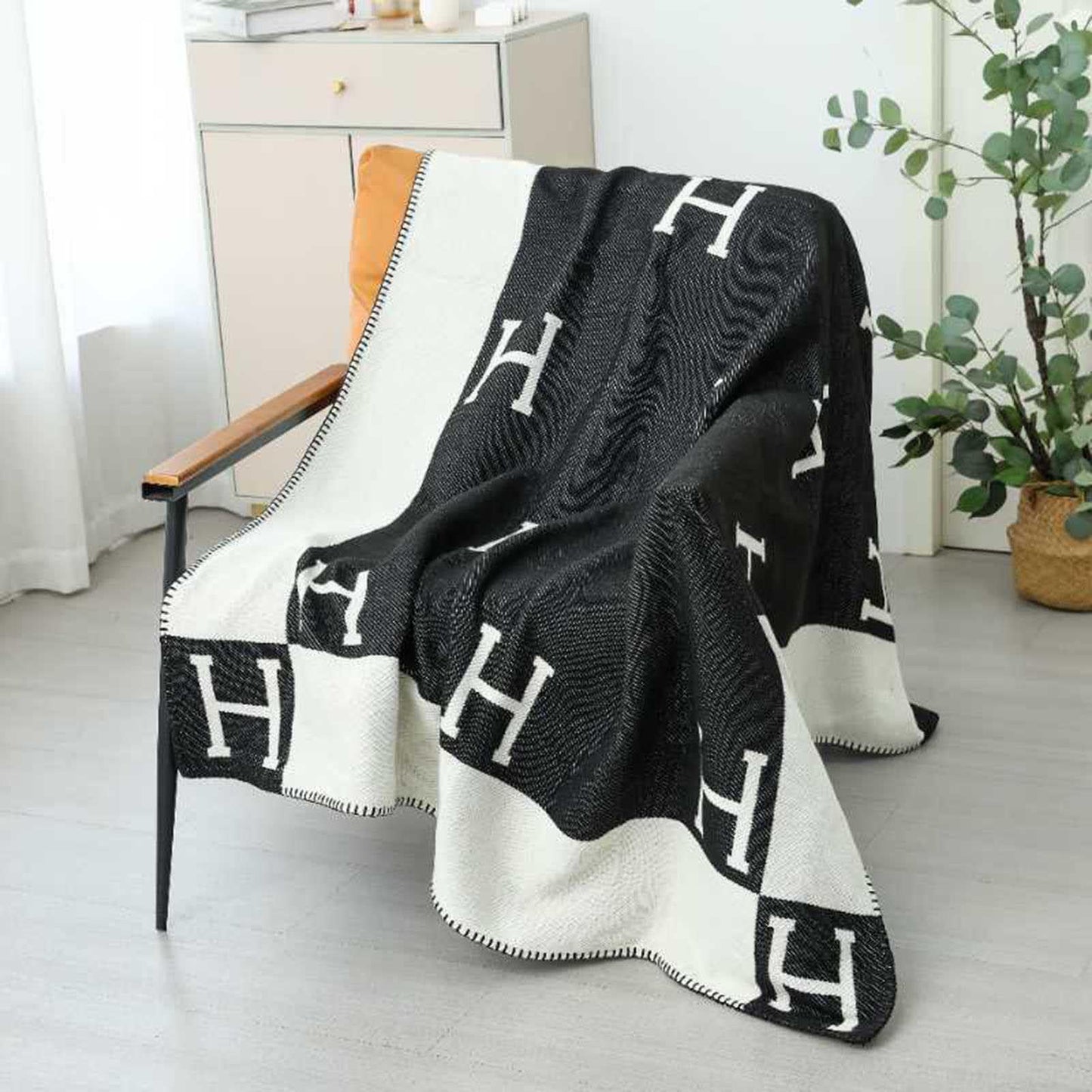 XHSUEN H Blanket Soft Throw Blanket Warm and Cozy Throw Blanket Portable Plaid Fleece Throw Blanket Perfect for Home Decoration Leisure and Daily Use