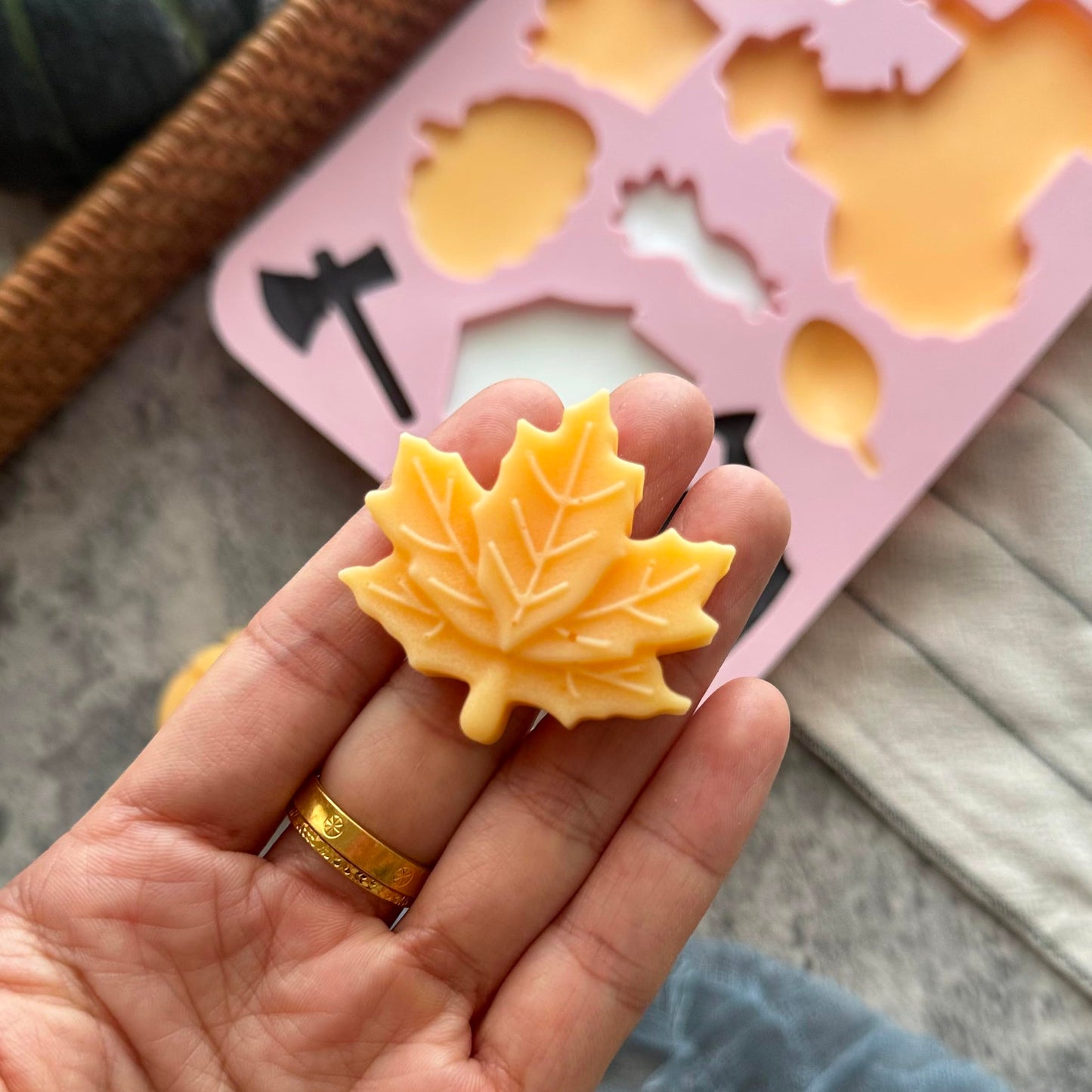 3D Pumpkin Silicone Mold Fall Silicone Chocolate Mold Halloween Thanksgiving Candy Molds Autumn Maple Leaf Acorn shape Cake Pan for Cake Cupcake Toppers Resin Candle Soap Making