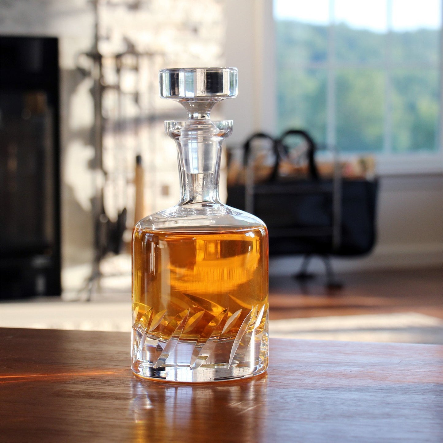 Voted Best High-End Whiskey Decanter 2024 by Food & Wine Magazine | Made in Europe | Hand-Blown Beveled Blade Decanter | 34 Fl. Oz | 100% Lead-Free Crystal | Gift Box | Elegant Design