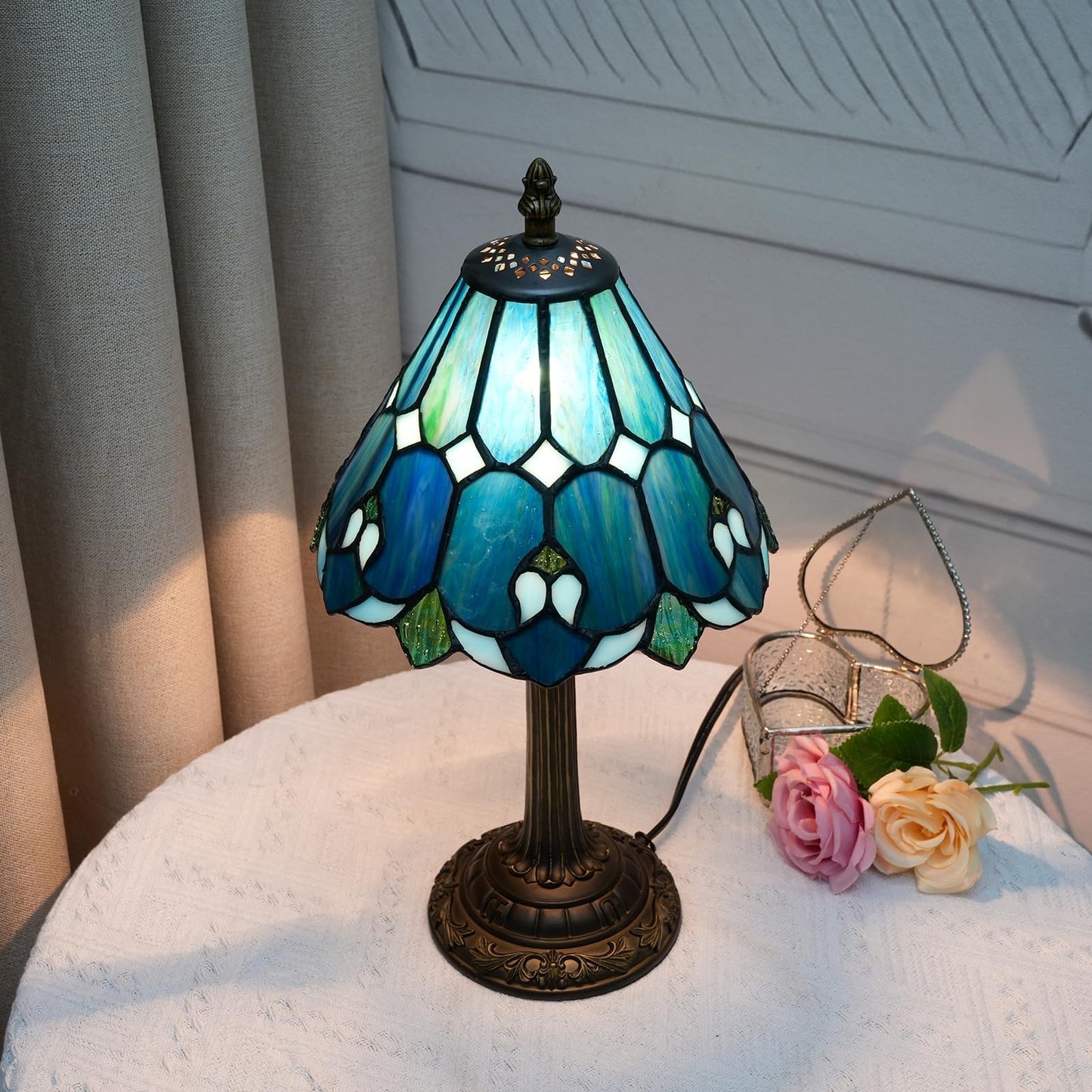 wecrejoni Tiffany Lamp Bedside Table Lamp-Nightstand,Stained Glass Lamp for Bedroom Dorm Living Kitchen, Aesthetic Cute Home Decor Gift (OFU1158)