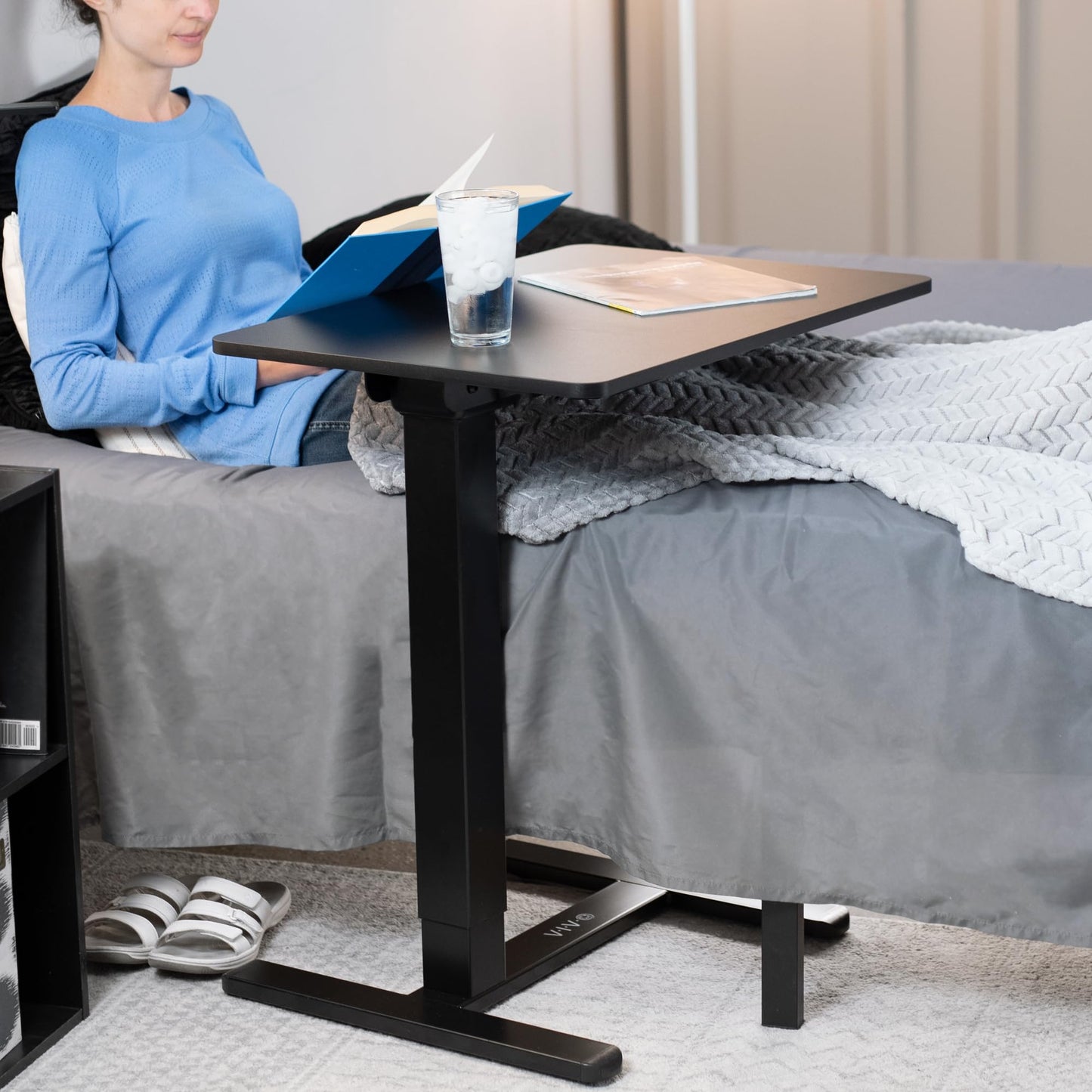 VIVO Electric 28 x 20 inch Overbed Table, Mobile Bedside Table, Height Adjustable Couch Desk, Black, CART-E1TB