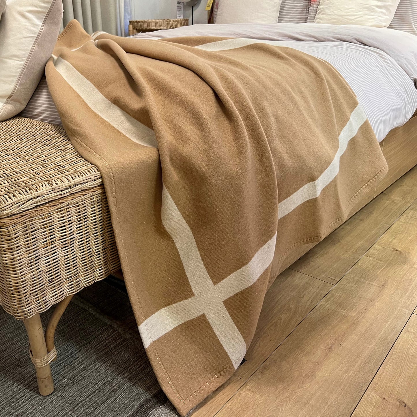 Wool Blanket & Throws 90% Wool Warm Blanket Soft Couch Blankets 75"x55" Twin Throw Blankets for Living Room, Camping, Outdoors, or Car Travel with Exquisite Box for Gift (Camel)